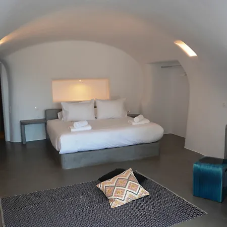 Elysian Santorini イア